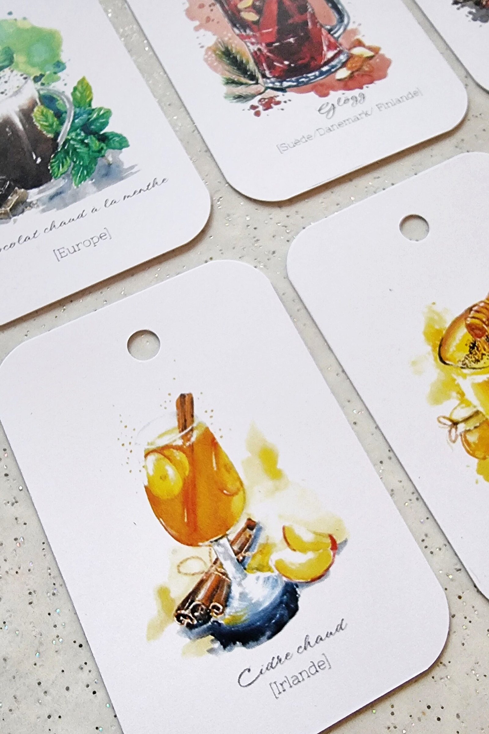 Lot de 9 étiquettes cadeaux de boissons chaudes. Gros plan. Illustration à l'aquarelle-Emma Plume Illustrations