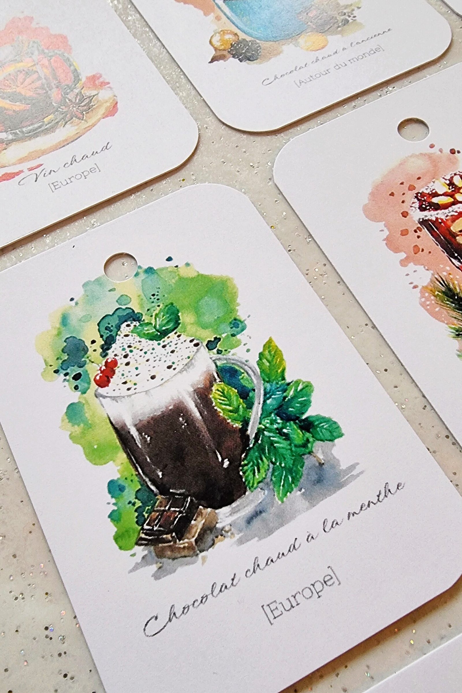 Lot de 9 étiquettes cadeaux de boissons chaudes. Gros plan 2. Illustration à l'aquarelle-Emma Plume Illustrations