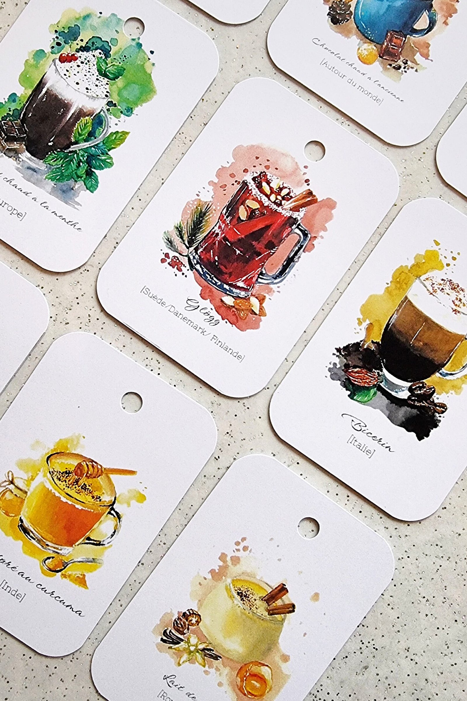 Lot de 9 étiquettes cadeaux de boissons chaudes. Vue en hauteur. Illustration à l'aquarelle-Emma Plume Illustrations
