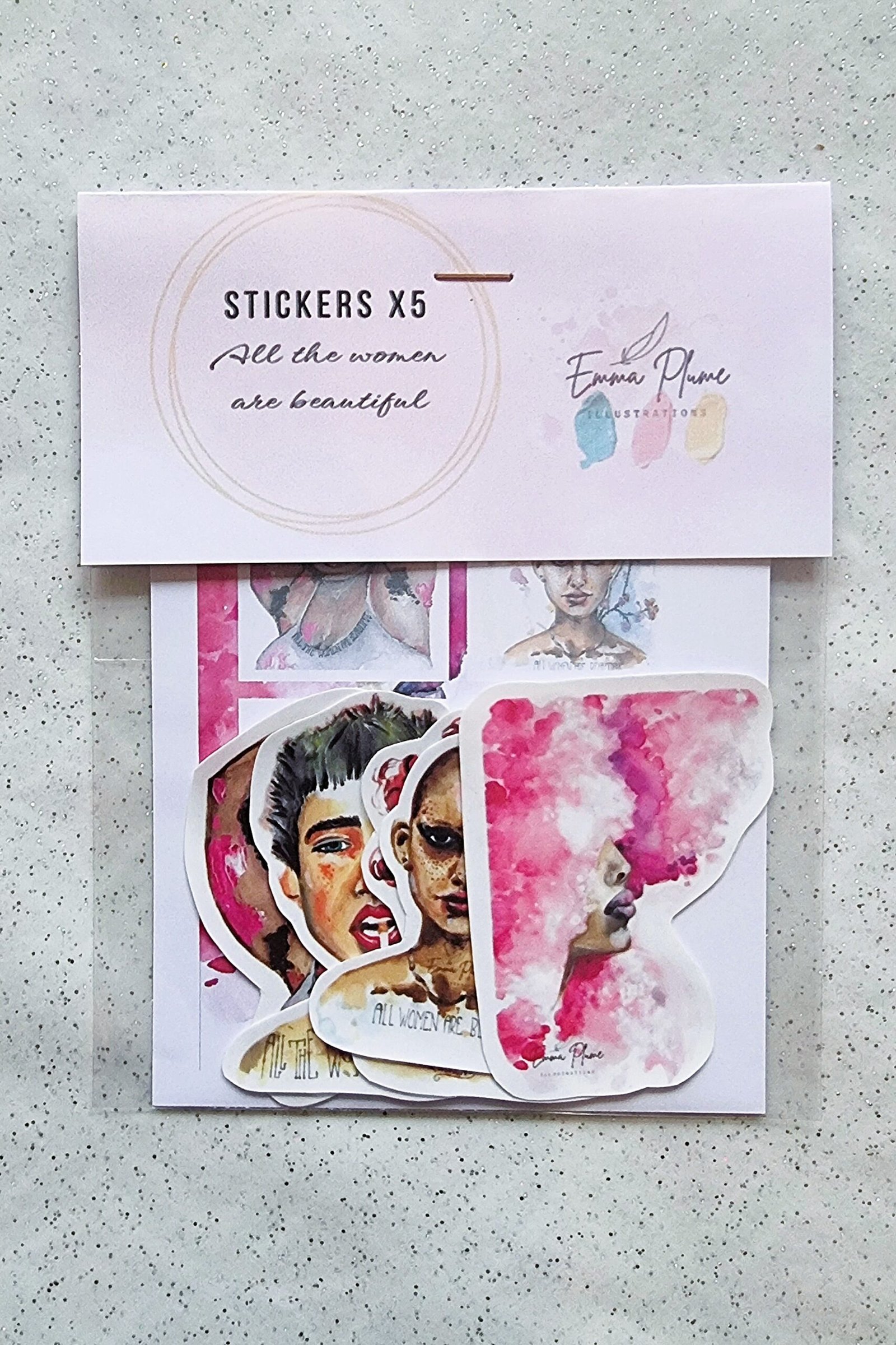 Packaging recto du lot n°1 de 5 stickers issus de la série de portraits All the women are beautiful réalisés par Emma Plume Illustrations