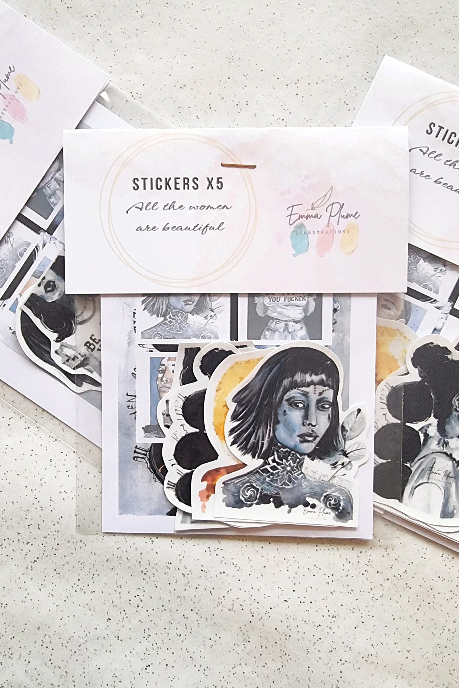 Packaging recto de plusieurs lots du lot n°2 de 5 stickers issus de la série de portraits All the women are beautiful réalisés par Emma Plume Illustrations
